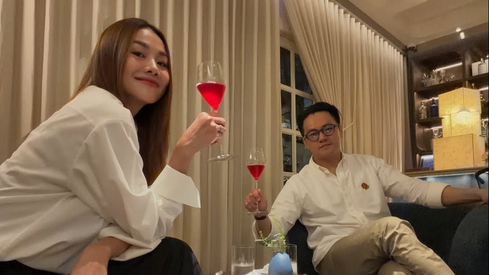 Siêu mẫu Thanh Hằng kỷ niệm 2 năm ngày cưới