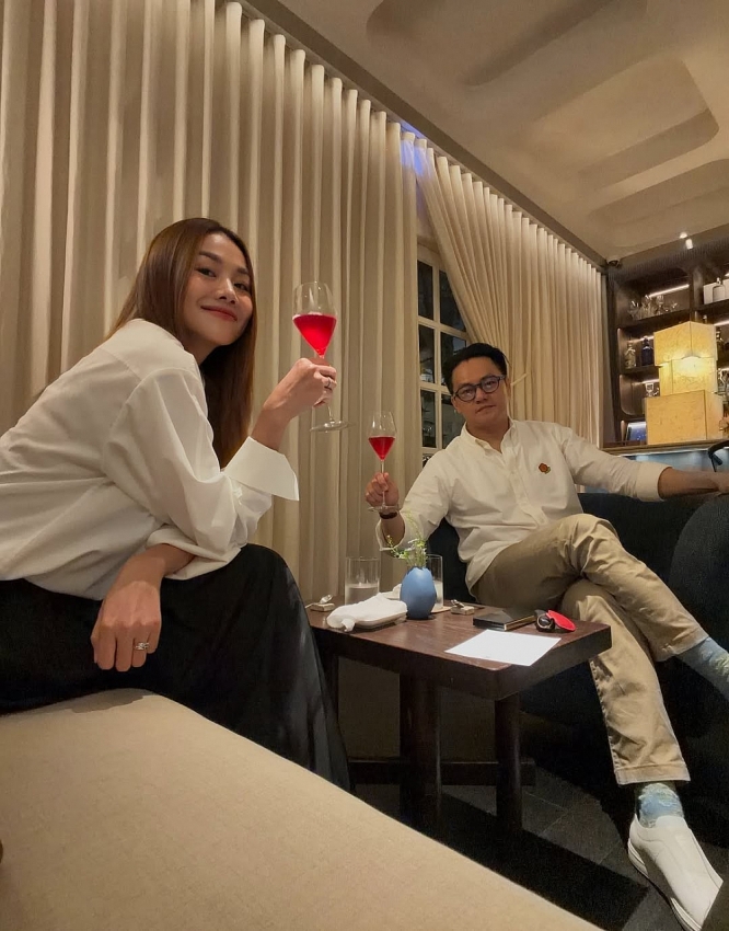 Siêu mẫu Thanh Hằng kỷ niệm 2 năm ngày cưới Siêu mẫu Thanh Hằng kỷ niệm 2 năm ngày cưới
