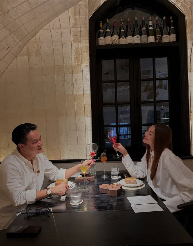 Siêu mẫu Thanh Hằng kỷ niệm 2 năm ngày cưới Siêu mẫu Thanh Hằng kỷ niệm 2 năm ngày cưới