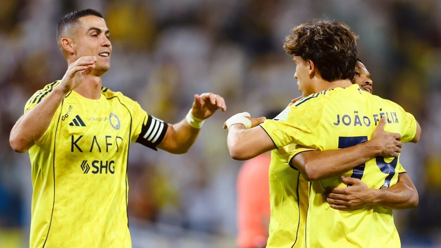 Ronaldo đi vào lịch sử với ‘điều chưa từng có’