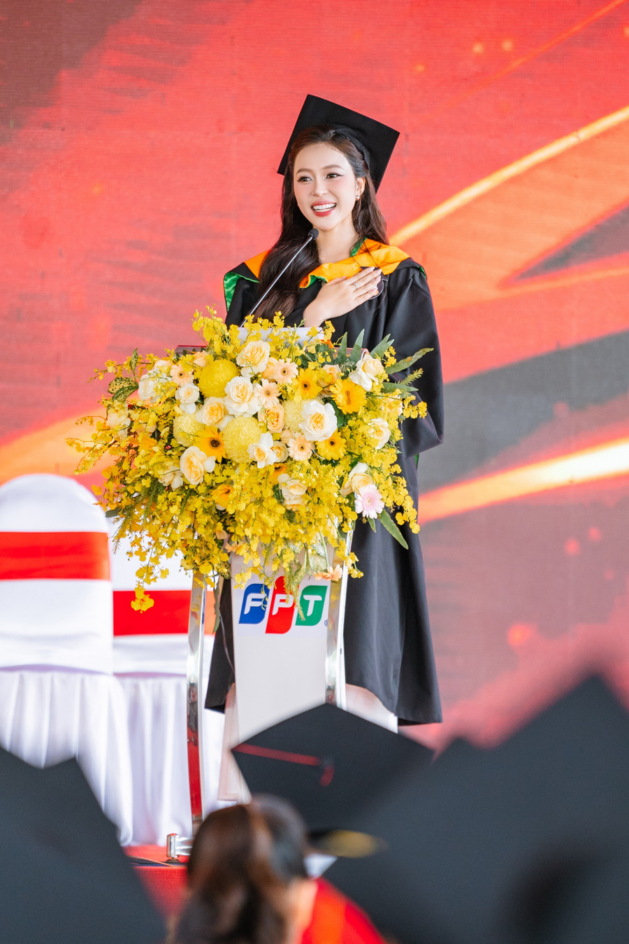 Hoa hậu Kiều Duy đạt loại giỏi, xúc động phát biểu trong lễ tốt nghiệp Hoa hậu Kiều Duy đạt loại giỏi, xúc động phát biểu trong lễ tốt nghiệp