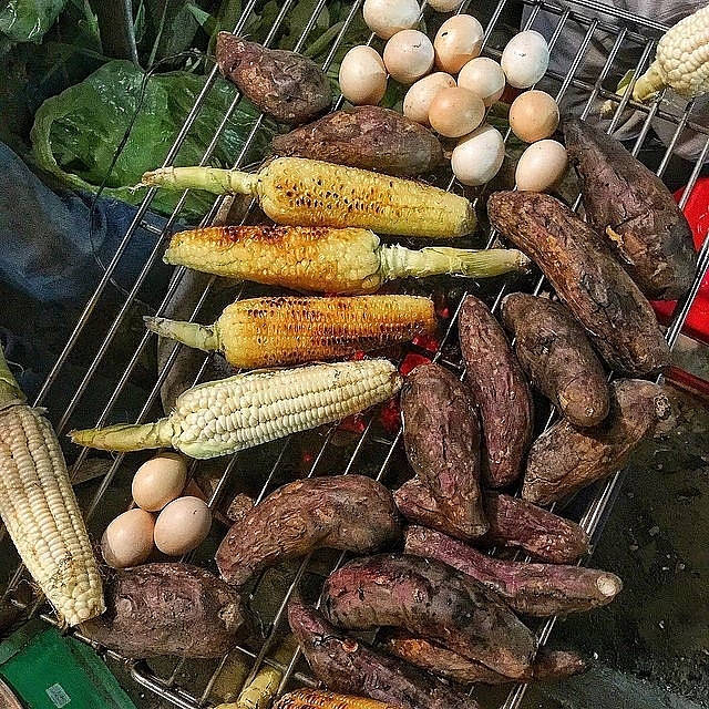 Dạo phố ngày gió mùa, thưởng thức 7 món nóng làm ấm lòng du khách Dạo phố ngày gió mùa, thưởng thức 7 món nóng làm ấm lòng du khách