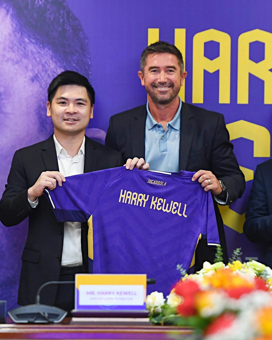 Hà Nội FC dưới "triều đại" Harry Kewell: Áp lực, thích nghi và xây dựng bản sắc Hà Nội FC dưới "triều đại" Harry Kewell: Áp lực, thích nghi và xây dựng bản sắc