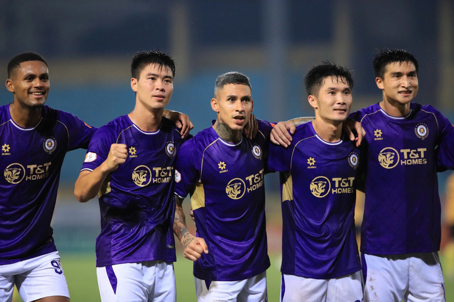 Hà Nội FC dưới "triều đại" Harry Kewell: Áp lực, thích nghi và xây dựng bản sắc Hà Nội FC dưới "triều đại" Harry Kewell: Áp lực, thích nghi và xây dựng bản sắc
