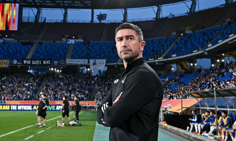 Hà Nội FC dưới "triều đại" Harry Kewell: Áp lực, thích nghi và xây dựng bản sắc Hà Nội FC dưới "triều đại" Harry Kewell: Áp lực, thích nghi và xây dựng bản sắc