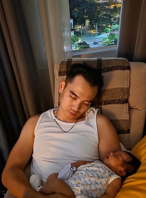 H’hen Niê mừng sinh nhật chồng nhiếp ảnh gia H’hen Niê mừng sinh nhật chồng nhiếp ảnh gia