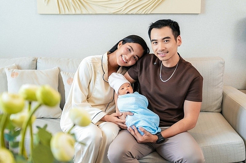 H’hen Niê mừng sinh nhật chồng nhiếp ảnh gia H’hen Niê mừng sinh nhật chồng nhiếp ảnh gia