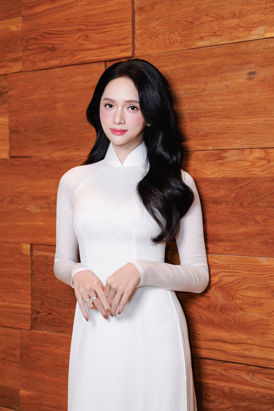 Hương Giang ủng hộ 100 triệu đồng giúp miền Trung vượt qua trận lũ lịch sử Hương Giang ủng hộ 100 triệu đồng giúp miền Trung vượt qua trận lũ lịch sử