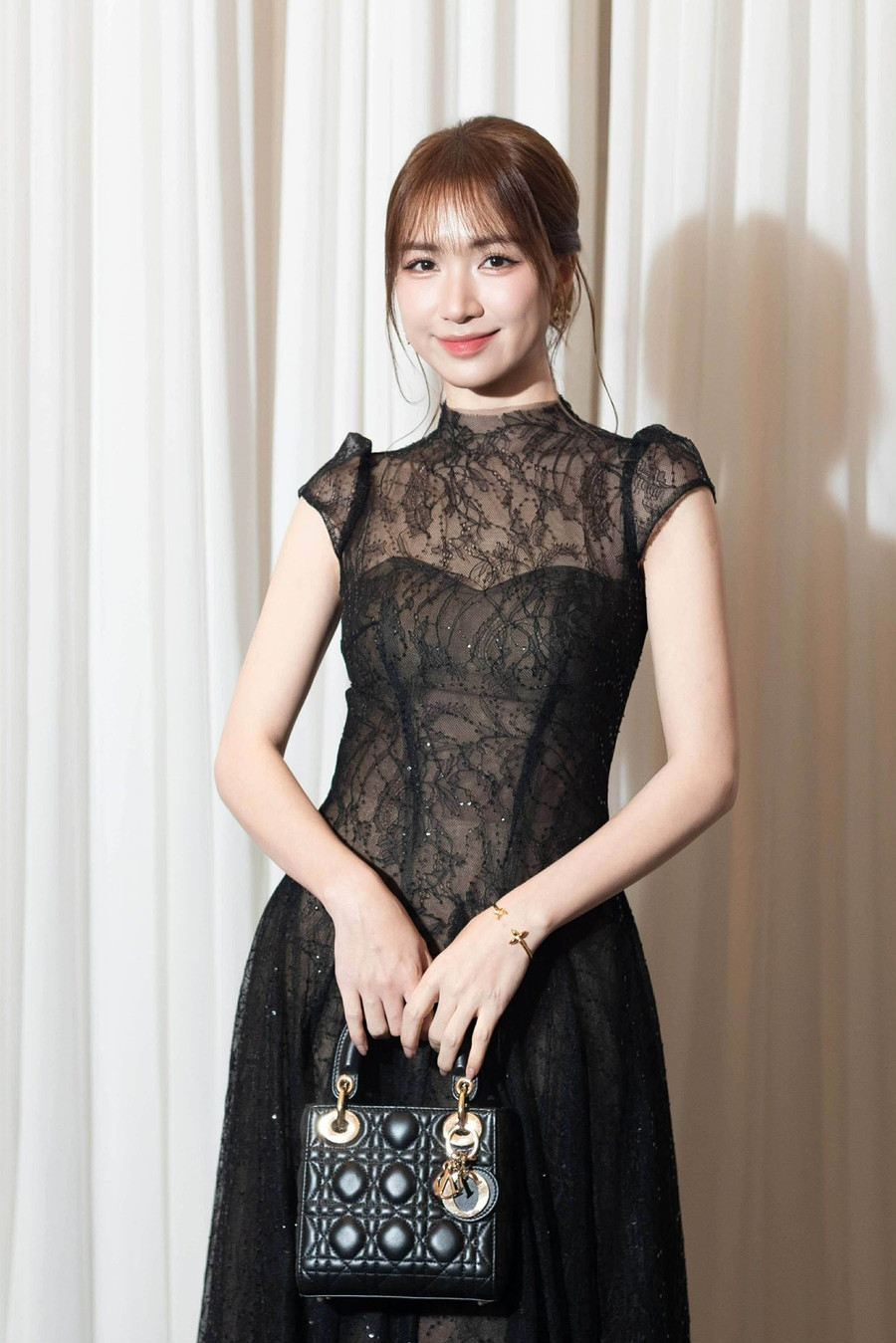 Hòa Minzy gây "bão" khi ẩn ý về chuyện kết hôn, hé lộ dàn khách mời chất lượng Hòa Minzy gây "bão" khi ẩn ý về chuyện kết hôn, hé lộ dàn khách mời chất lượng