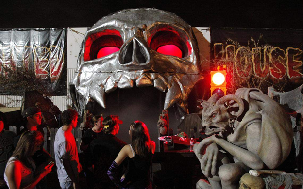 Những địa điểm Halloween rùng rợn nhất thế giới khiến du khách mê hoặc