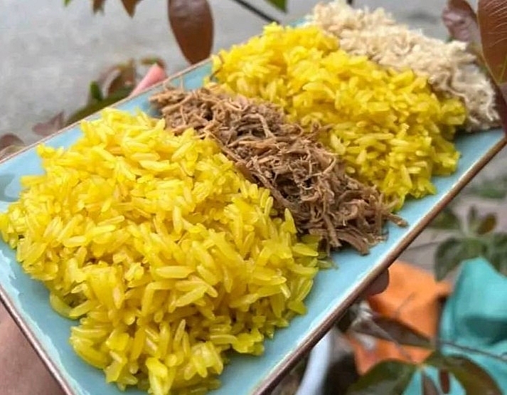 Món xôi vàng rực, dẻo thơm khiến du khách mê mẩn ở Tây Bắc