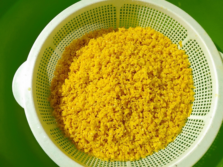 Món xôi vàng rực, dẻo thơm khiến du khách mê mẩn ở Tây Bắc