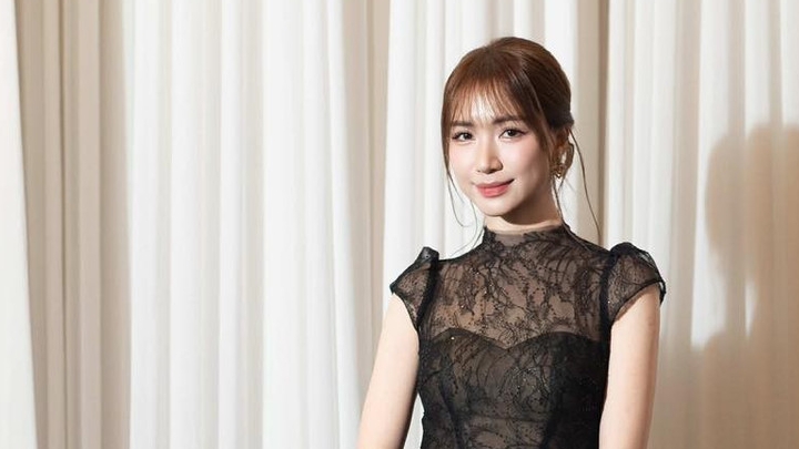 Hòa Minzy gửi gắm yêu thương, ủng hộ 100 triệu giúp người dân Huế vượt mưa lũ