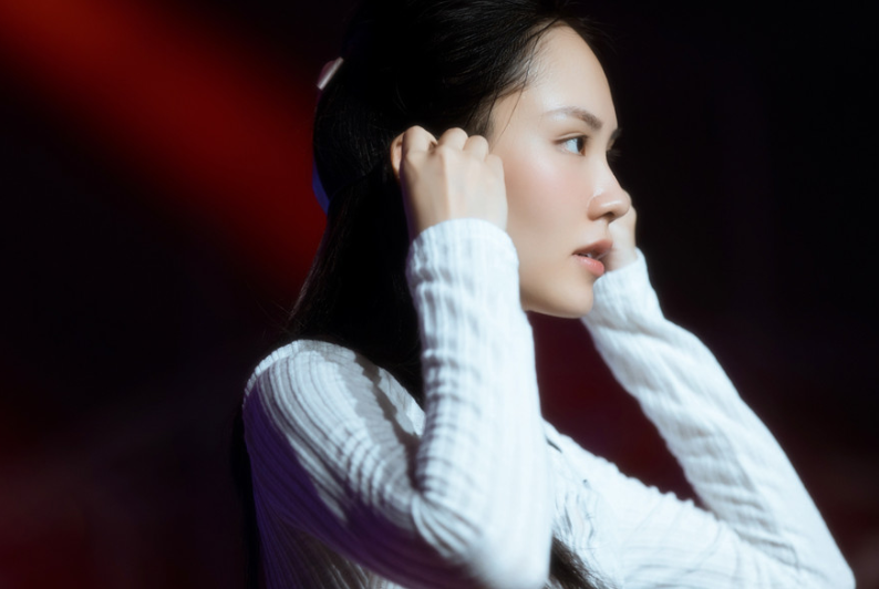 Hoa hậu Mai Phương ra mắt album đầu tay, chính thức lấn sân ca hát