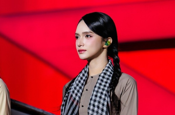 Quang Anh RHYDER ủng hộ trăm triệu đồng cho bà con miền Trung Quang Anh RHYDER ủng hộ trăm triệu đồng cho bà con miền Trung