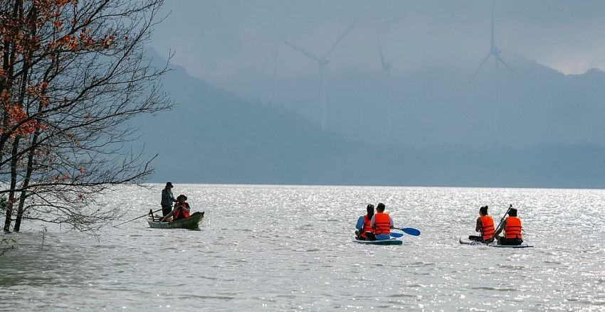 Đẹp ngỡ ngàng mùa lá đỏ ở rừng Khe Sanh Đẹp ngỡ ngàng mùa lá đỏ ở rừng Khe Sanh