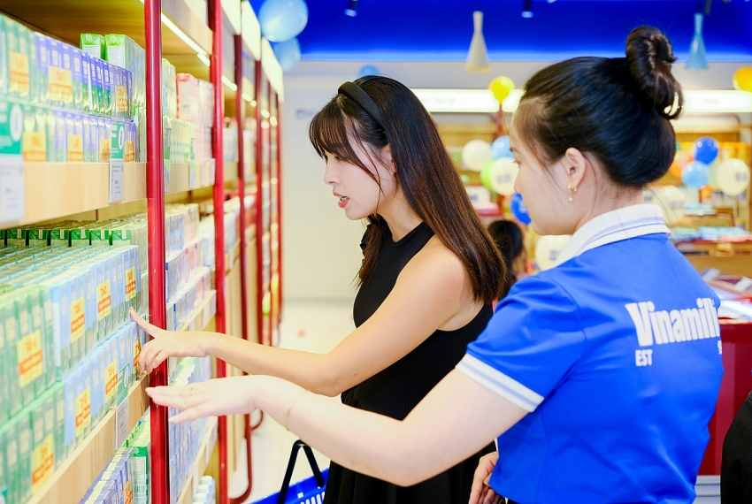 Vinamilk: Tổng doanh thu hợp nhất quý 3 tiến sát cột mốc 17 nghìn tỷ đồng Vinamilk: Tổng doanh thu hợp nhất quý 3 tiến sát cột mốc 17 nghìn tỷ đồng