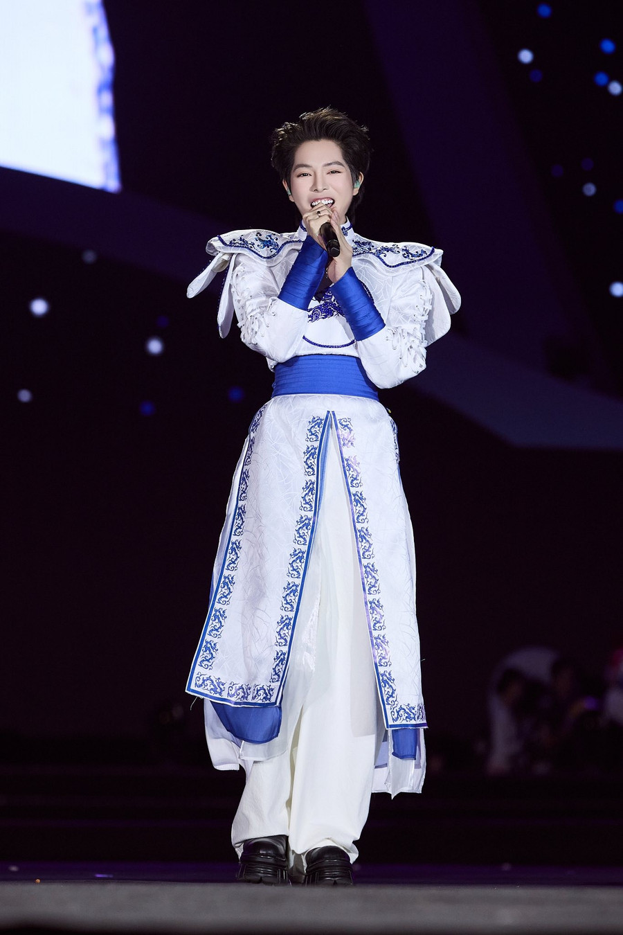 Bằng Kiều, Đức Phúc cùng dàn sao Việt lan tỏa yêu thương đến đồng bào vùng lũ Bằng Kiều, Đức Phúc cùng dàn sao Việt lan tỏa yêu thương đến đồng bào vùng lũ