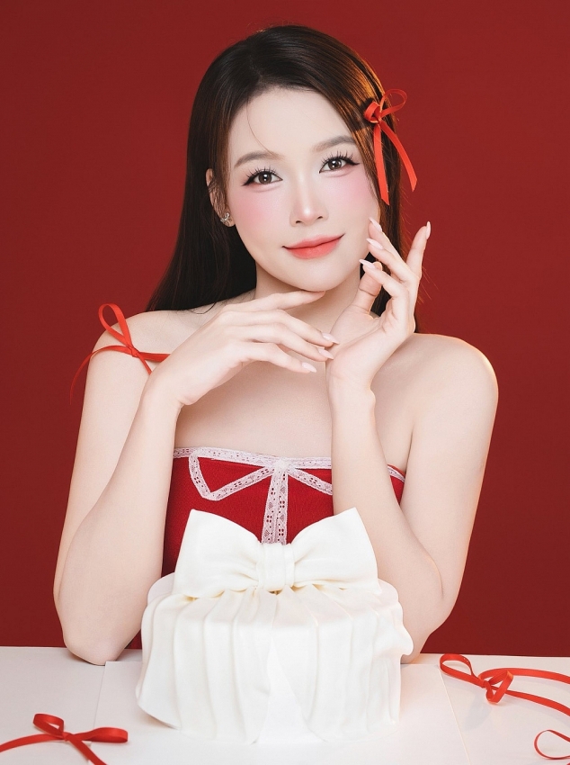 'Phú bà' Sam gây choáng vì nhan sắc ngọt ngào như tuổi 20 'Phú bà' Sam gây choáng vì nhan sắc ngọt ngào như tuổi 20