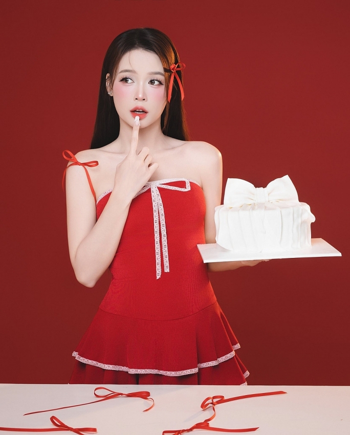 'Phú bà' Sam gây choáng vì nhan sắc ngọt ngào như tuổi 20 'Phú bà' Sam gây choáng vì nhan sắc ngọt ngào như tuổi 20