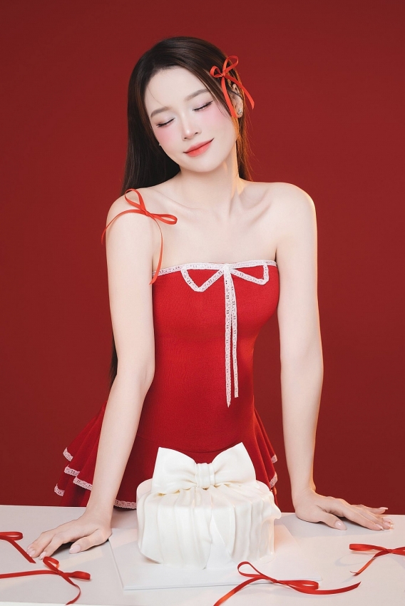 'Phú bà' Sam gây choáng vì nhan sắc ngọt ngào như tuổi 20 'Phú bà' Sam gây choáng vì nhan sắc ngọt ngào như tuổi 20