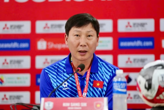 HLV Kim Sang-sik lý giải trận thua Malaysia