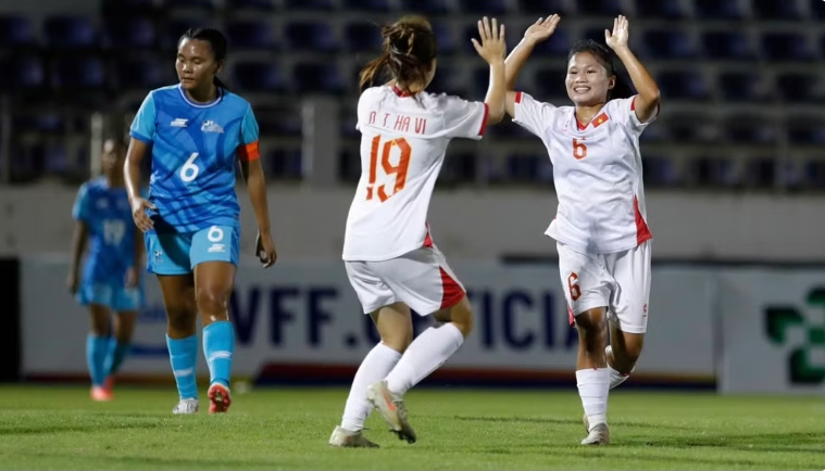 U17 nữ Việt Nam thắng 20-0, vươn lên dẫn đầu bảng D U17 nữ Việt Nam thắng 20-0, vươn lên dẫn đầu bảng D