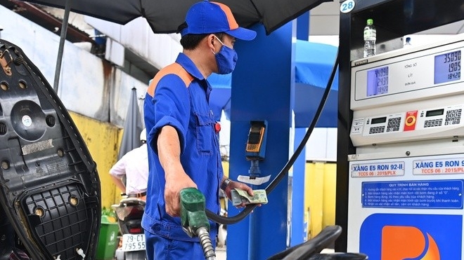 Doanh nghiệp tự quyết giá xăng dầu: Công cụ nào giám sát, quản lý giá?