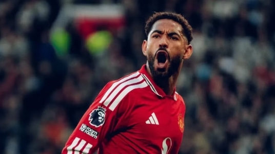 Tiền đạo Man Utd bị CĐV kêu gọi thay ra giữa trận đấu với Tottenham