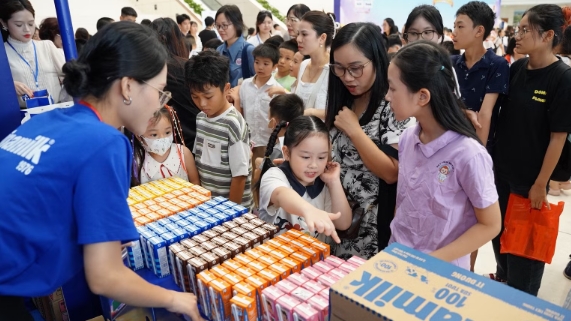 Vinamilk đồng hành cùng “Chắp cánh tuổi thơ”, nuôi dưỡng những ước mơ tuổi thơ