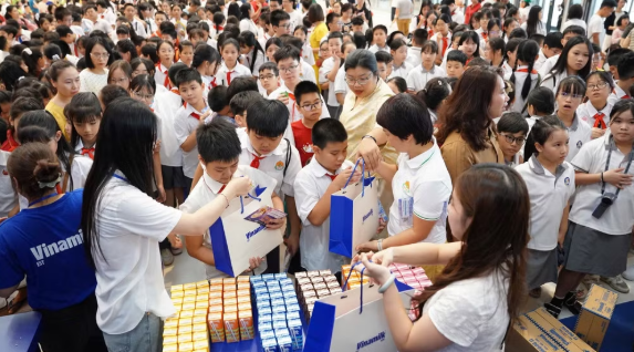Vinamilk đồng hành cùng “Chắp cánh tuổi thơ”, nuôi dưỡng những ước mơ tuổi thơ