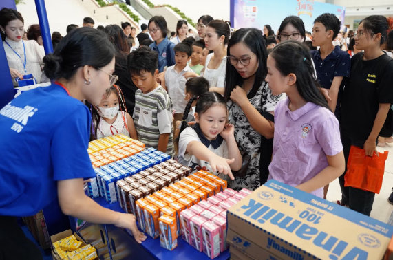 Vinamilk đồng hành cùng “Chắp cánh tuổi thơ”, nuôi dưỡng những ước mơ tuổi thơ