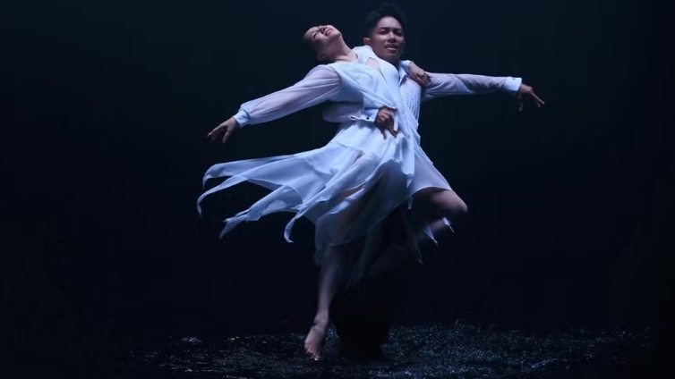 Khánh Thi-Phan Hiển đưa khiêu vũ thể thao vào MV âm nhạc