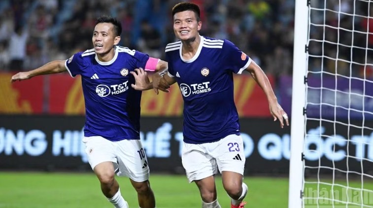 Hà Nội FC thắng trận derby Thủ đô, Công an Hà Nội mất ngôi đầu V.League