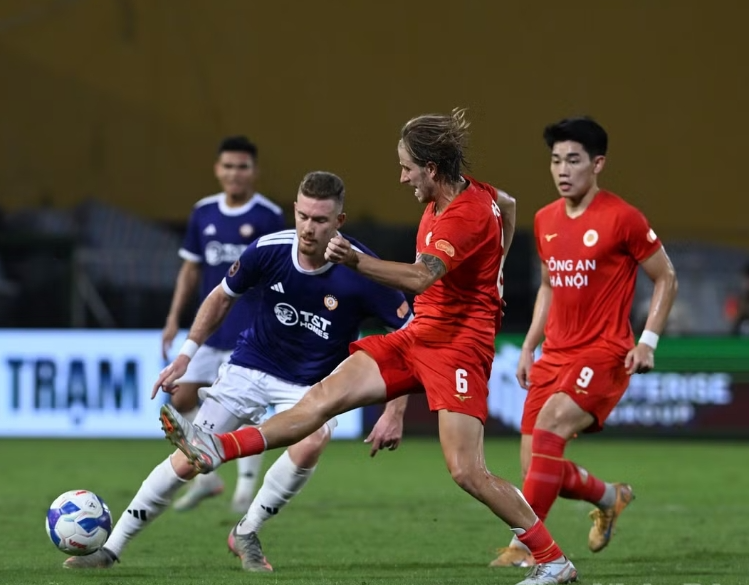 Hà Nội FC thắng trận derby Thủ đô, Công an Hà Nội mất ngôi đầu V.League