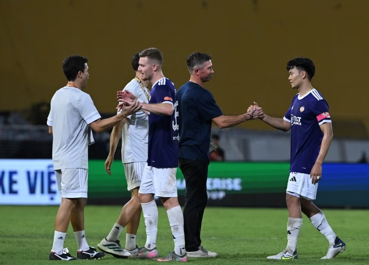 Hà Nội FC thắng trận derby Thủ đô, Công an Hà Nội mất ngôi đầu V.League