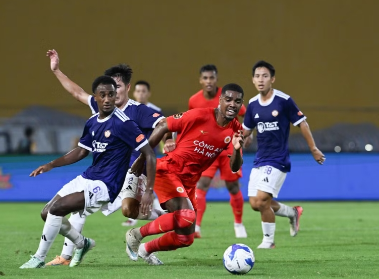 Hà Nội FC thắng trận derby Thủ đô, Công an Hà Nội mất ngôi đầu V.League