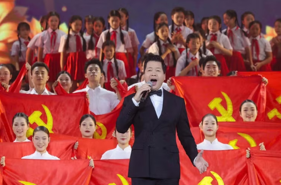 Nhiều nghệ sĩ tên tuổi tham gia chương trình “Tự hào là người Việt Nam” chào mừng Ngày Văn hóa Việt Nam 24/11 Nhiều nghệ sĩ tên tuổi tham gia chương trình “Tự hào là người Việt Nam” chào mừng Ngày Văn hóa Việt Nam 24/11