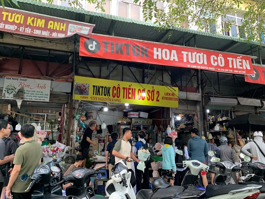 Thị trường quà tặng 20/10: Đa dạng mẫu mã, thêm nhiều lựa chọn cho khách hàng