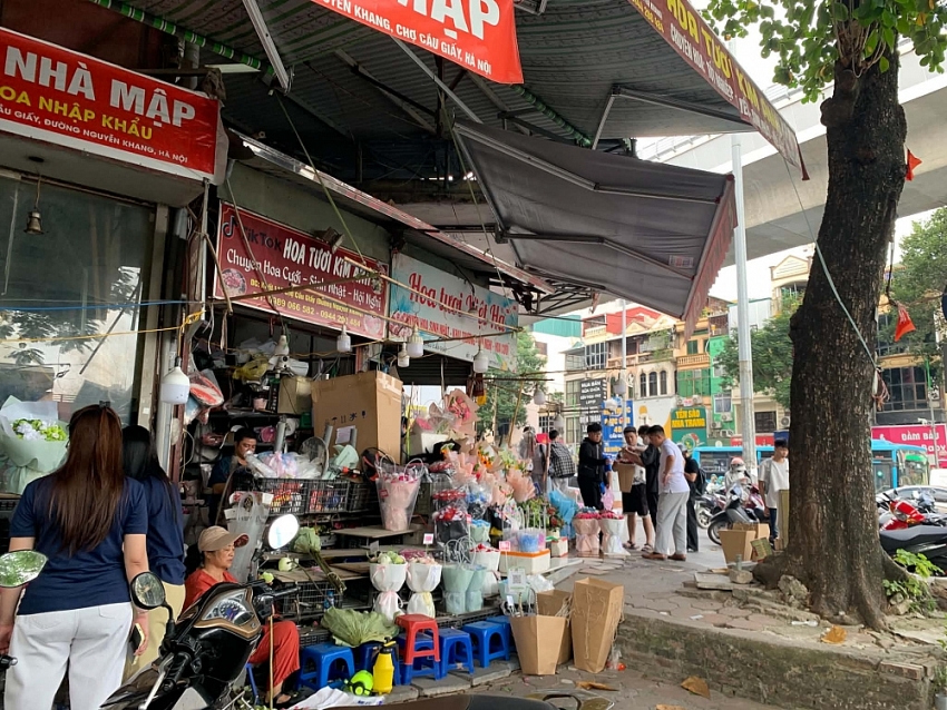 Thị trường quà tặng 20/10: Đa dạng mẫu mã, thêm nhiều lựa chọn cho khách hàng