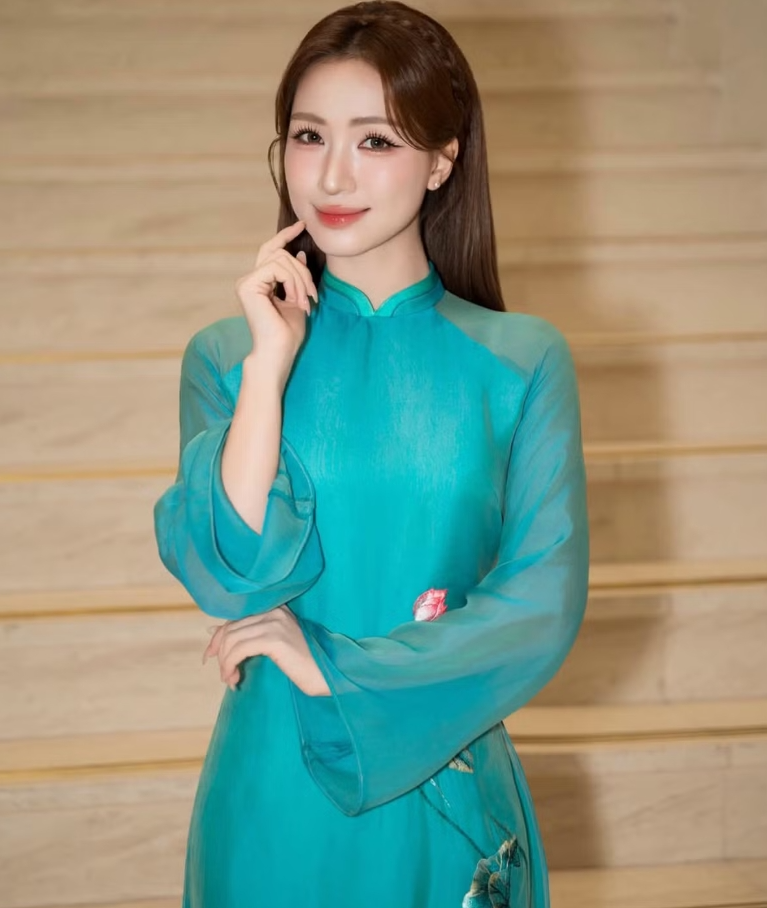Hòa Minzy phản ứng ra sao khi Đức Phúc phẫu thuật thẩm mỹ lần 2?