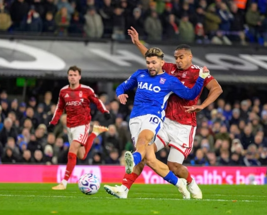 Nottingham Forest vuột chiến thắng ở Ngoại hạng Anh