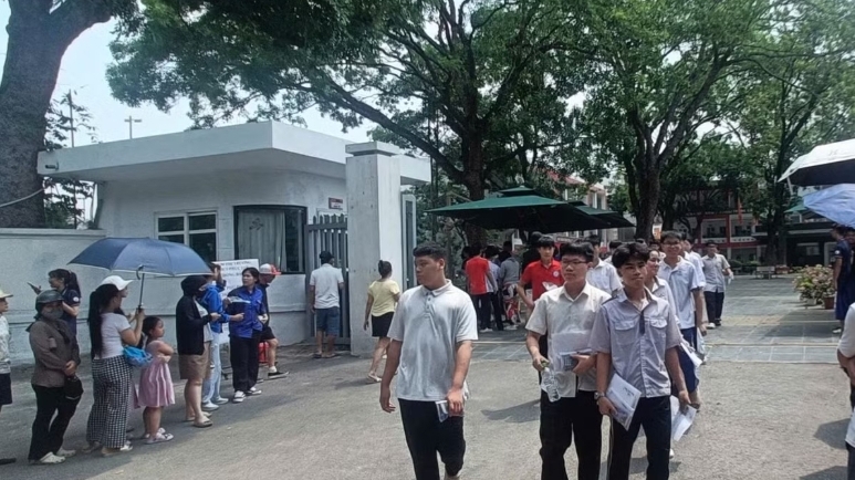 Thi vào lớp 10 hai môn: Giảm áp lực hay khiến học sinh học lệch?