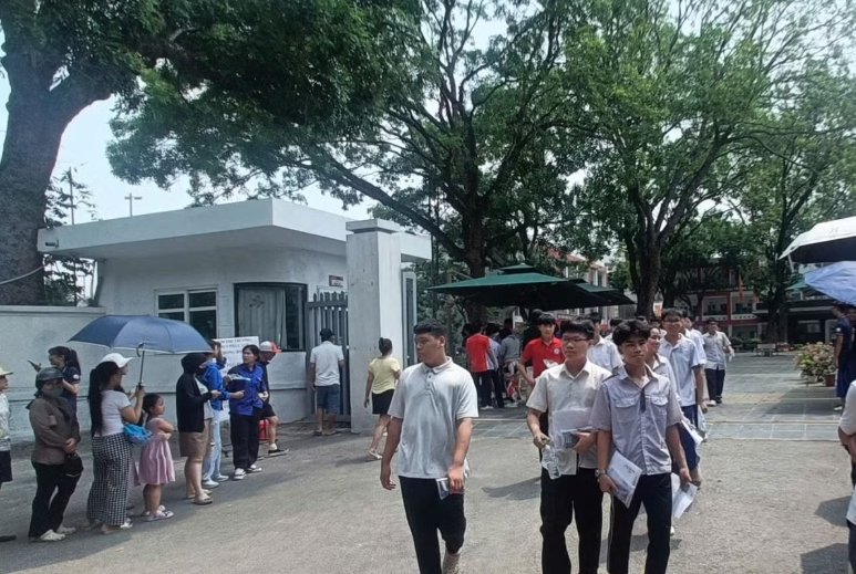 Thi vào lớp 10 hai môn: Giảm áp lực hay khiến học sinh học lệch? Thi vào lớp 10 hai môn: Giảm áp lực hay khiến học sinh học lệch?