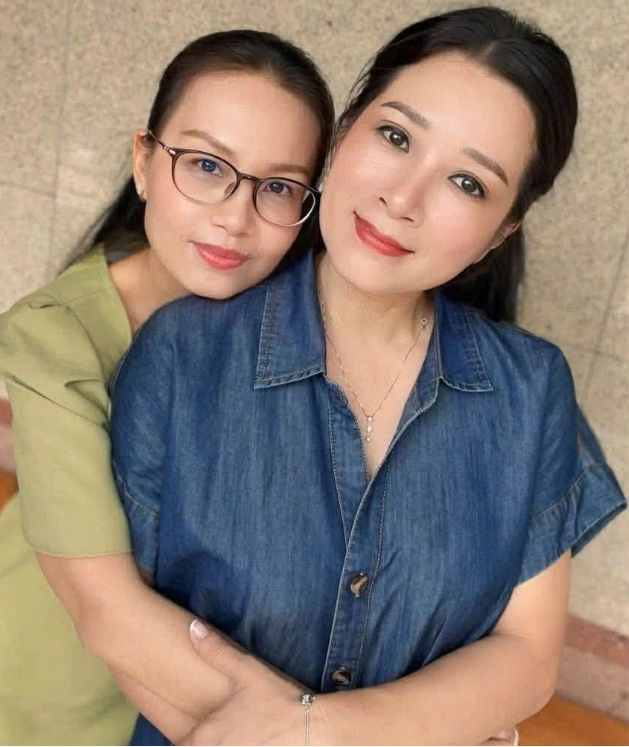 Sao Việt: NSND Thu Hà rạng rỡ, Hoa hậu Đền Hùng Giáng My đẹp yêu kiều Sao Việt: NSND Thu Hà rạng rỡ, Hoa hậu Đền Hùng Giáng My đẹp yêu kiều