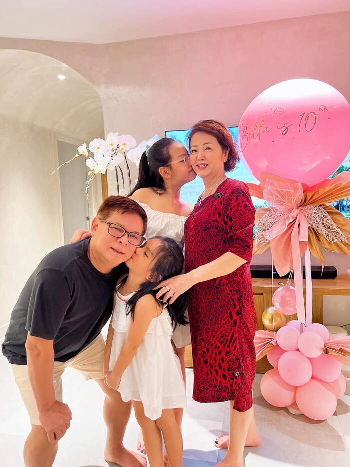 Phạm Quỳnh Anh hội ngộ chồng cũ tổ chức sinh nhật cho con gái