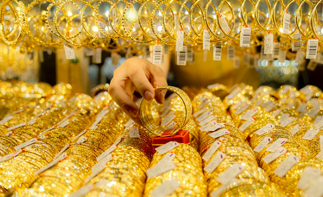 Giá vàng hôm nay 13/11: Vàng giao dịch hơn 67 triệu đồng/lượng bán ra