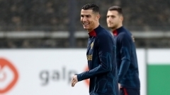 Ronaldo trở về tuyển Bồ Đào Nha, cười rạng rỡ trên sân tập