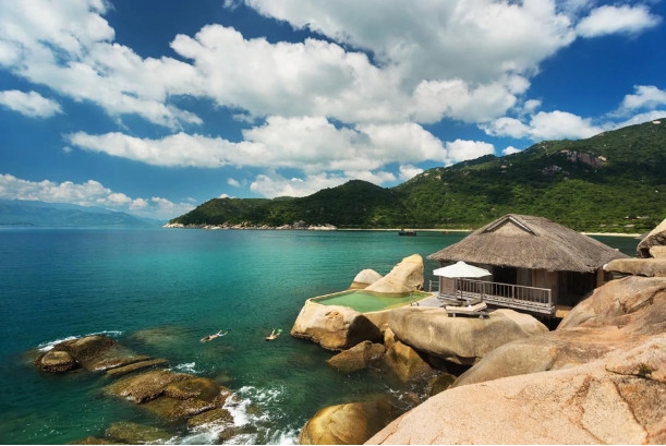 Vịnh Ninh Vân - Điểm thu hút du khách với vẻ đẹp tựa thiên đường