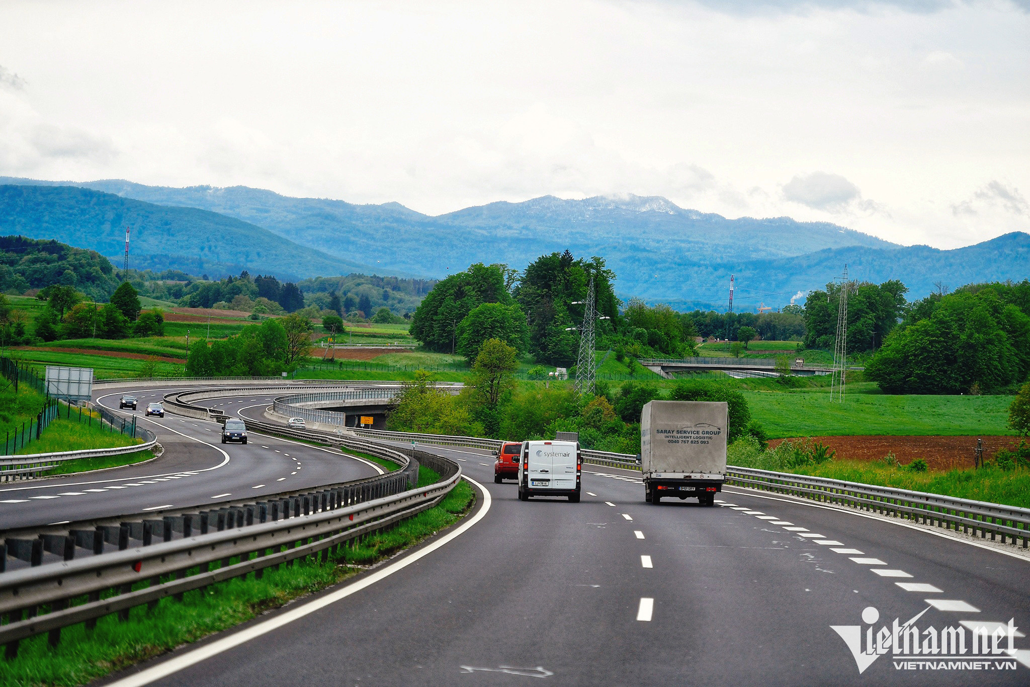 Mê mẩn với cảnh sắc thị trấn cổ Bled ở Slovenia